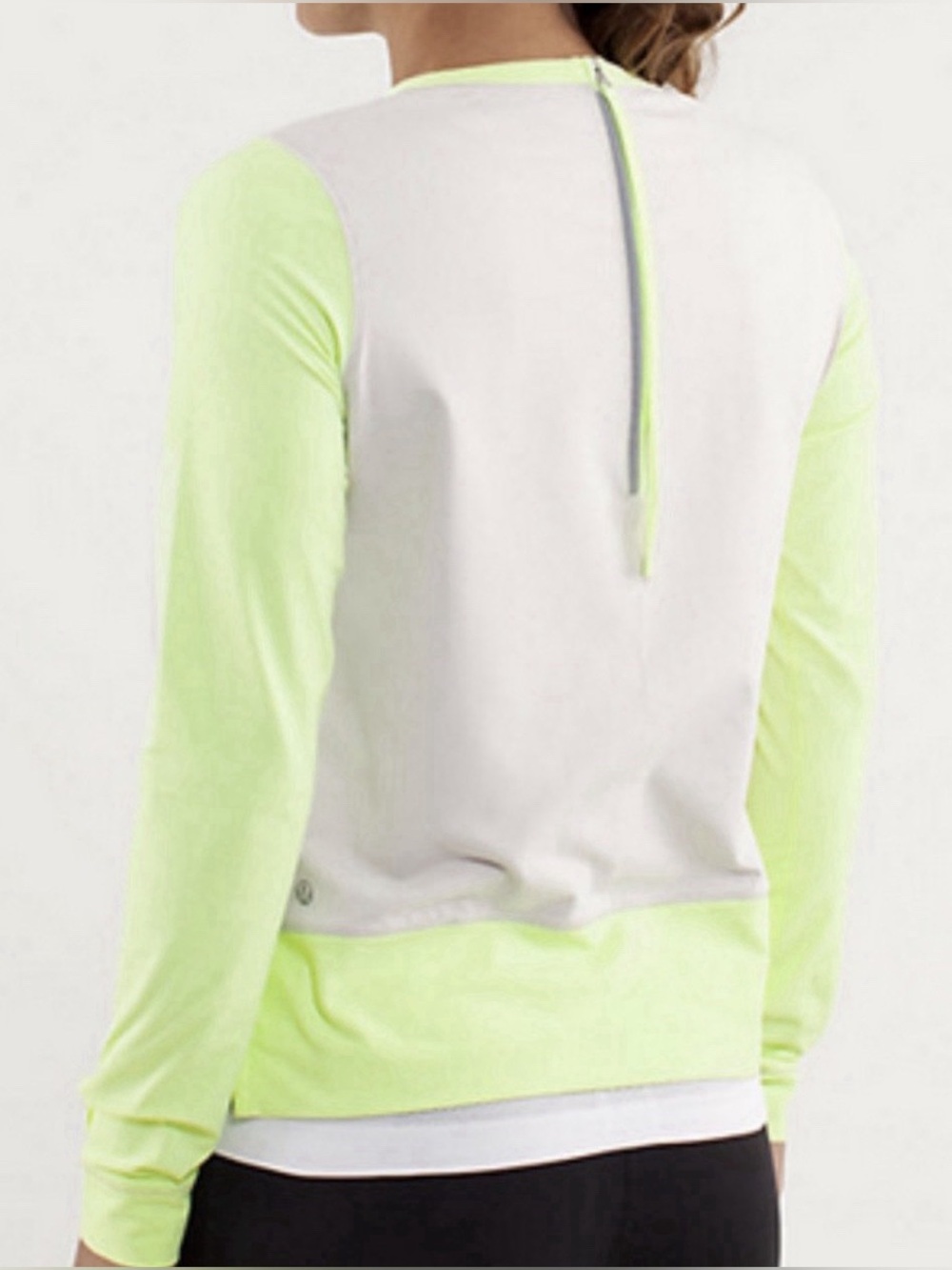 Lululemon warm up crew running top, 4 way stretch. Back zipper. Size 6